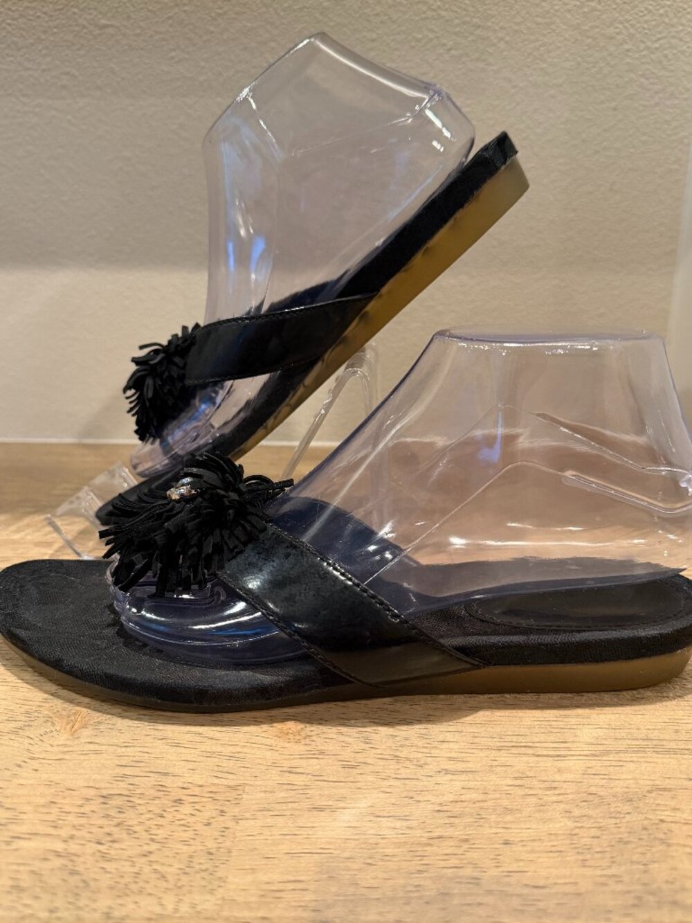 Coach Suki Black Leather Fringe Floral Thong Sandals Size 8.5